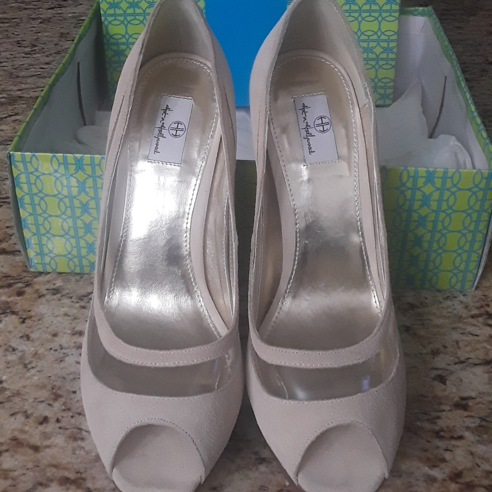 Suede Shoes never been worn women's size 10